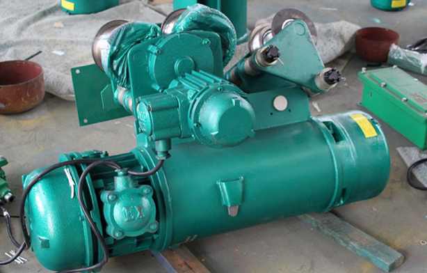 環境易燃易爆怎么辦?防爆鋼絲繩電動葫蘆為您解憂