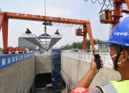 鋼絲繩電動葫蘆為北京地鐵昌平線南延工程鋪軌工作出力