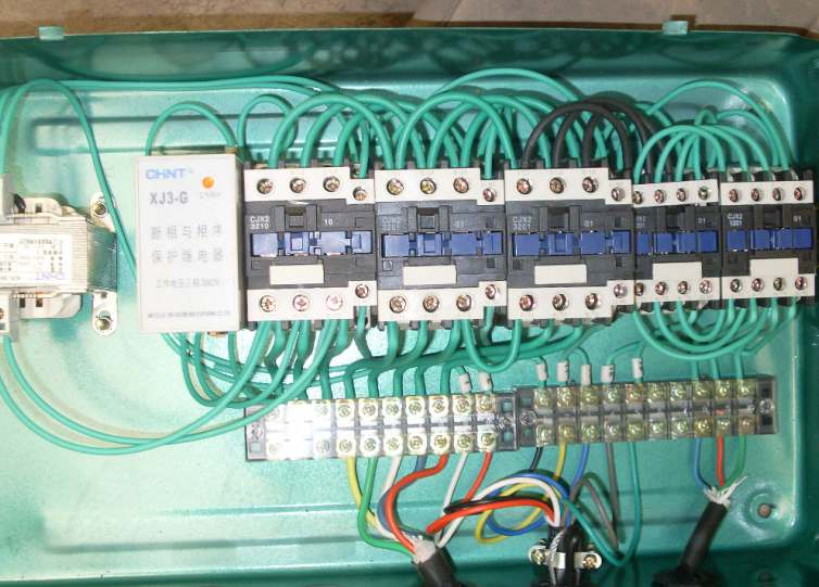 鋼絲繩電動葫蘆的控制箱就像人的大腦