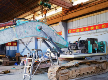 鋼絲繩電動(dòng)葫蘆參與挖掘機(jī)維修過(guò)程